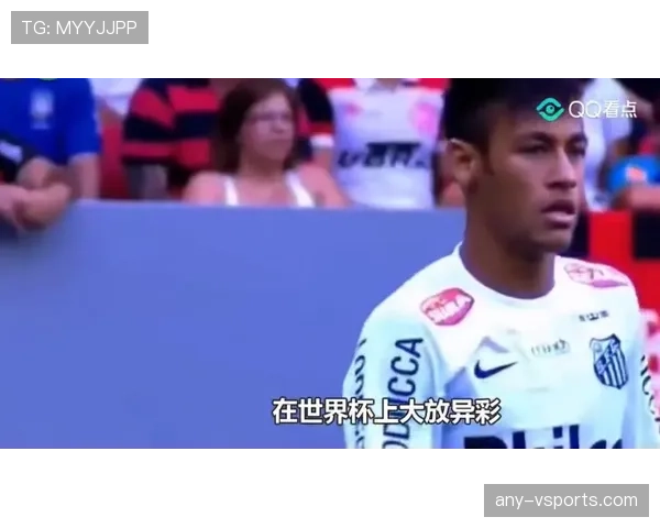 谌龙训练间隙瘫沙发上，看着月光都像明星后花园那种感觉！