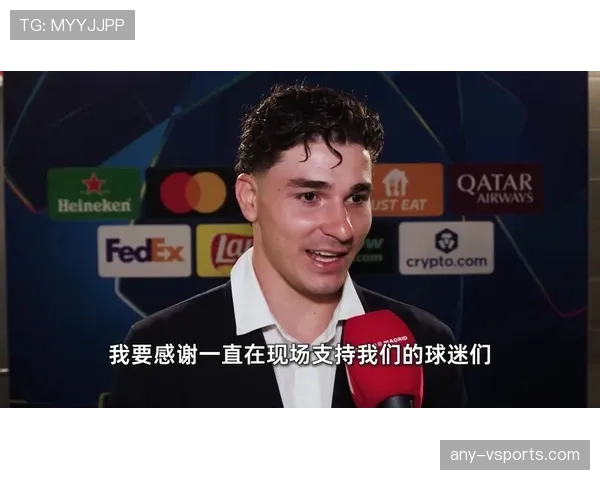 阿尔瓦雷斯居然能穿西装去训练？感觉随时能走红毯了